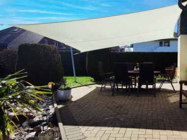 Easy Shade 2.0 waterproof with seamed seals