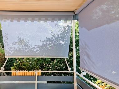 Outdoor Roller Shade EasyRoll v2 -- Standard Sizes - Retractable screen with arms and hooks
