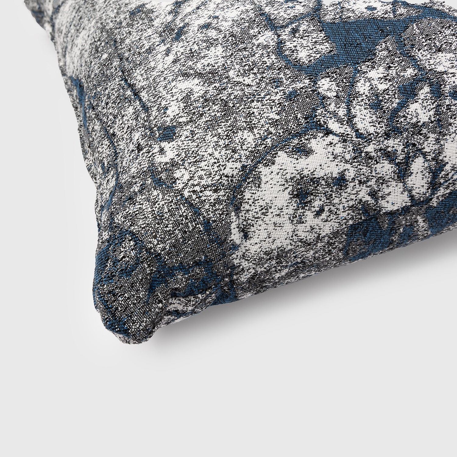 Marra: Waterproof Outdoor Pillow with Soft Padding | Maanta Marra: Waterproof Outdoor Pillow with Soft Padding | Maanta