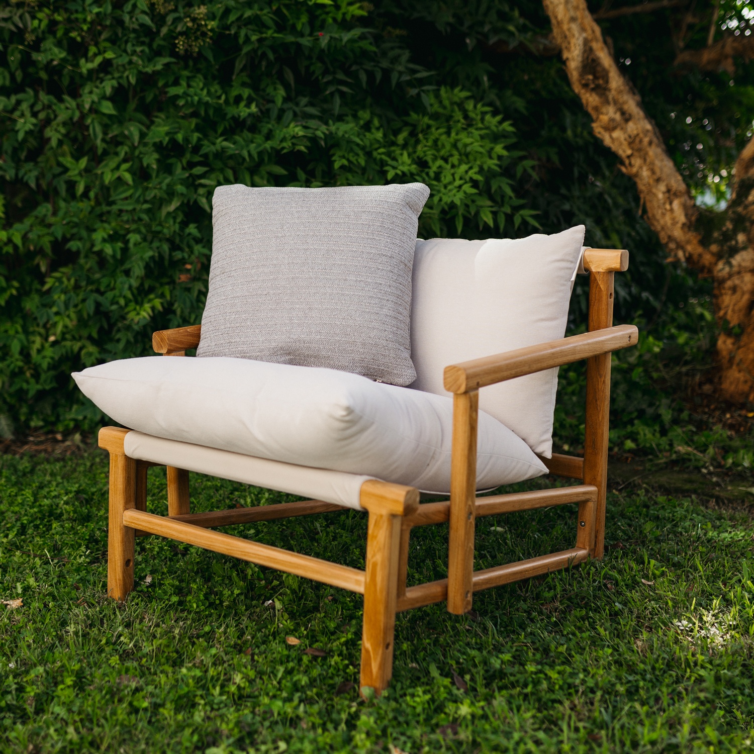 Marra: Waterproof Outdoor Pillow with Soft Padding | Maanta Marra: Waterproof Outdoor Pillow with Soft Padding | Maanta