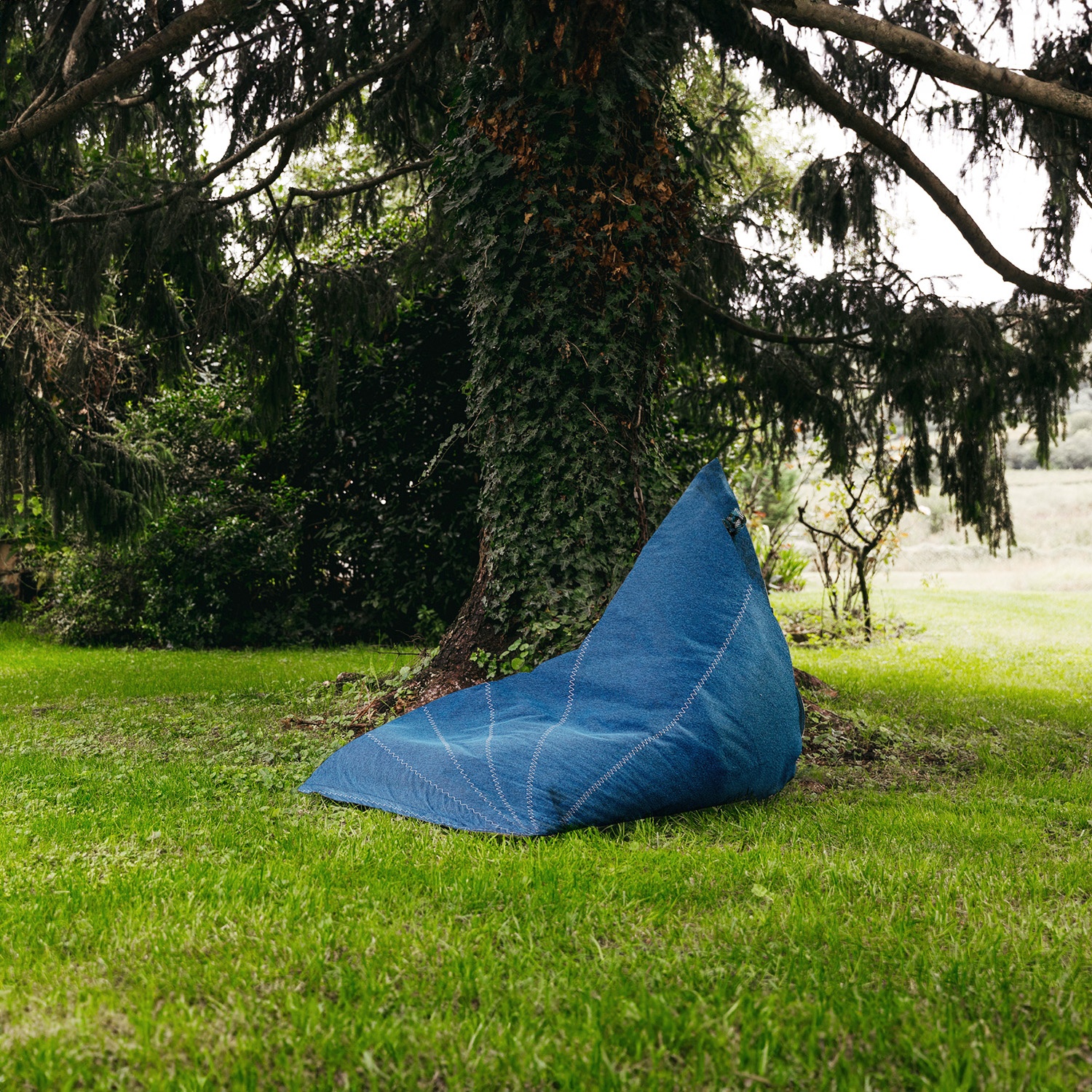 Randa: the Unique Bean Bag with Radial Design for Outdoors and Indoors Randa: the Unique Bean Bag with Radial Design for Outdoors and Indoors