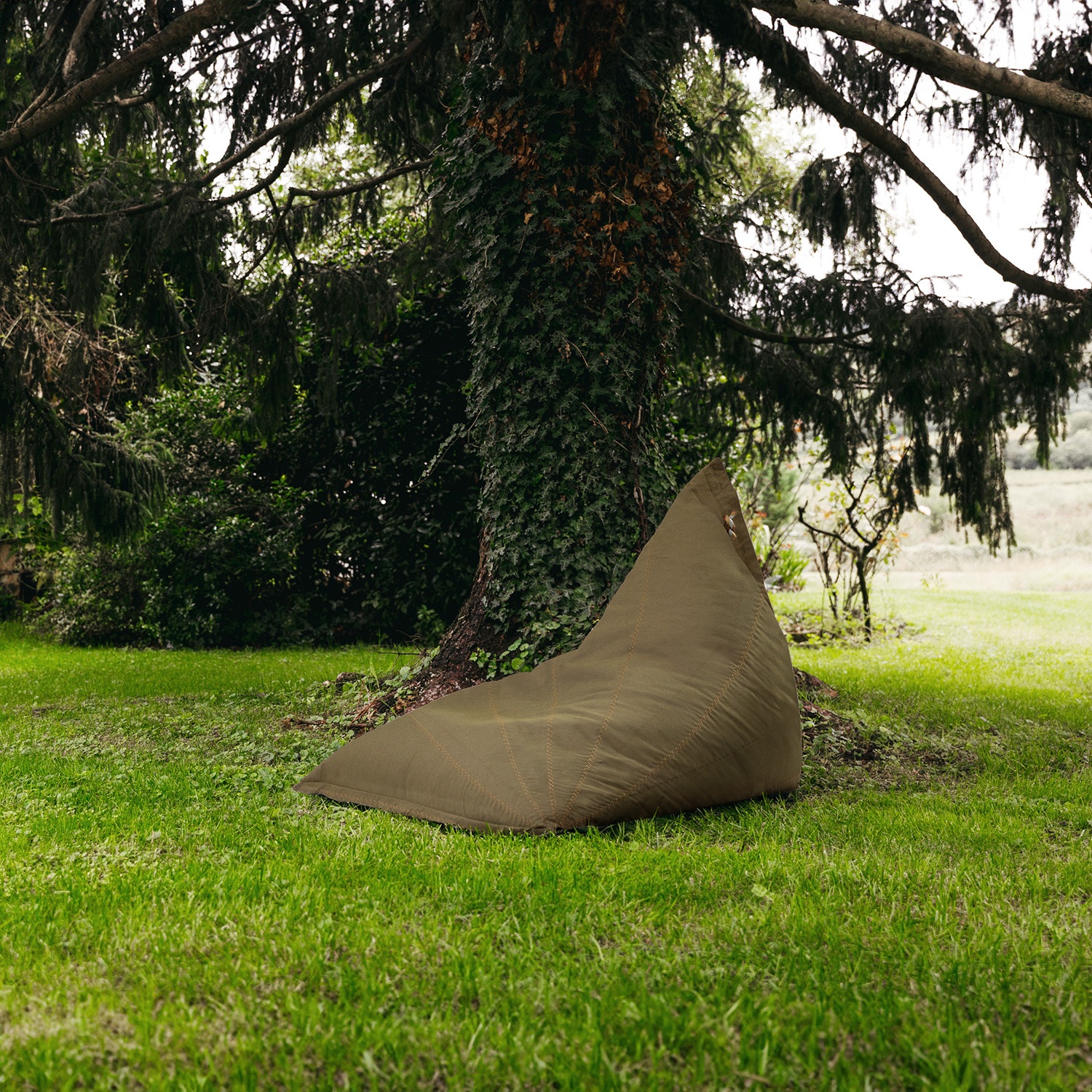 Randa: the Unique Bean Bag with Radial Design for Outdoors and Indoors Randa: the Unique Bean Bag with Radial Design for Outdoors and Indoors