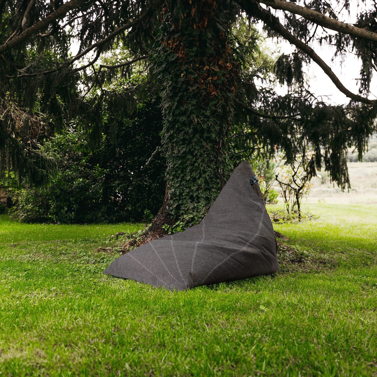 Randa: the Unique Bean Bag with Radial Design for Outdoors and Indoors Randa: the Unique Bean Bag with Radial Design for Outdoors and Indoors