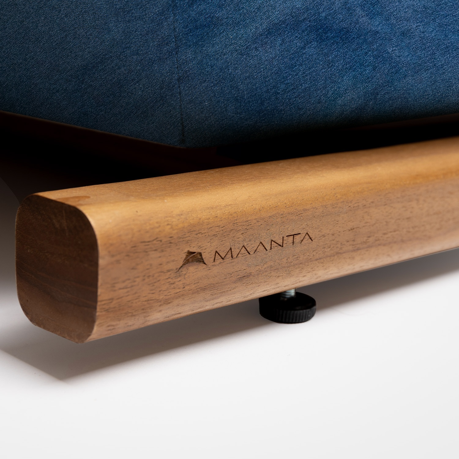 Tuga: Teak sun lounger Unique Nautical Design Tuga: Teak sun lounger Unique Nautical Design