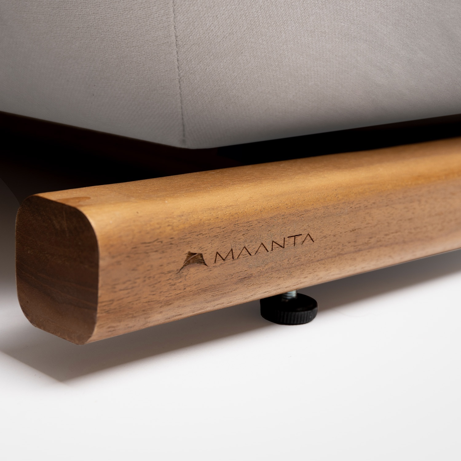 Tuga: Teak sun lounger Unique Nautical Design Tuga: Teak sun lounger Unique Nautical Design