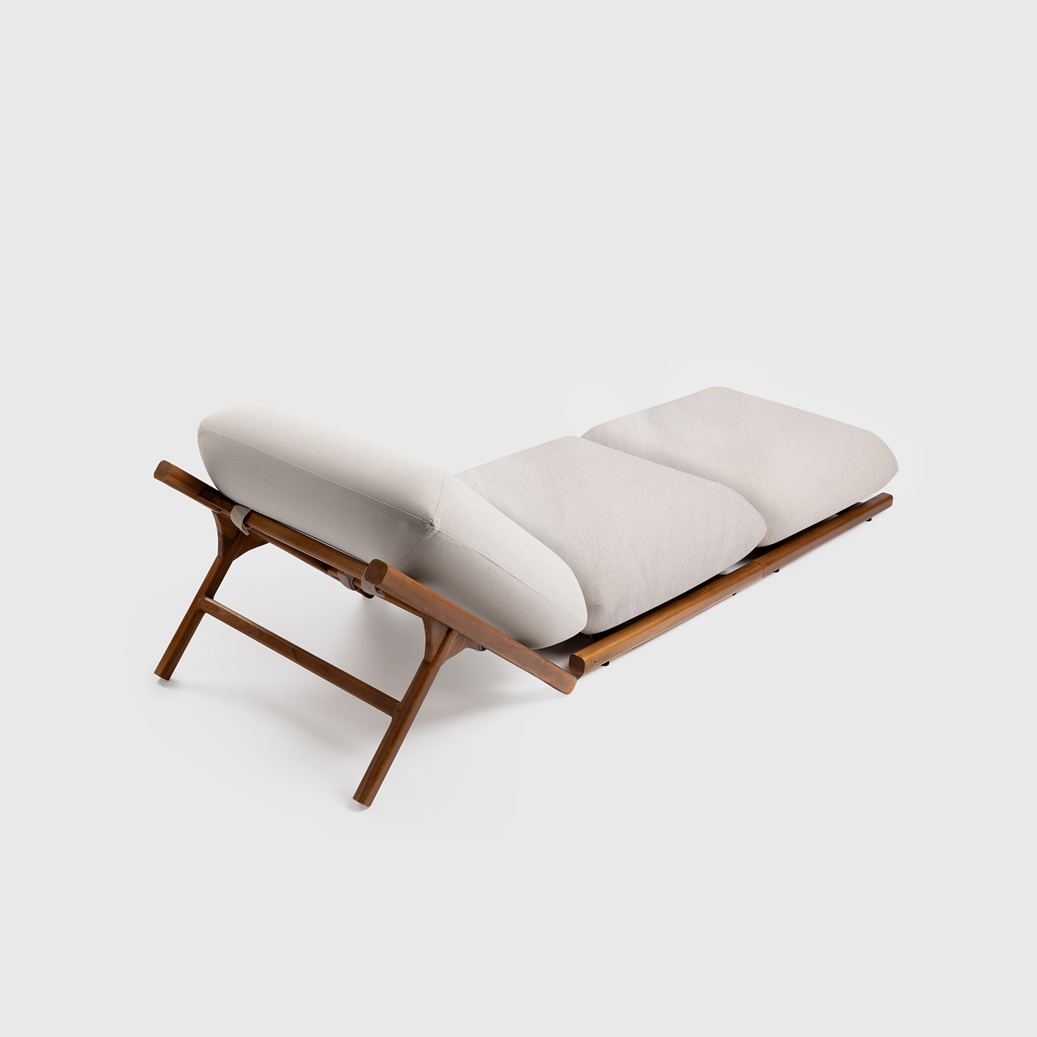 Tuga: Teak sun lounger Unique Nautical Design Tuga: Teak sun lounger Unique Nautical Design