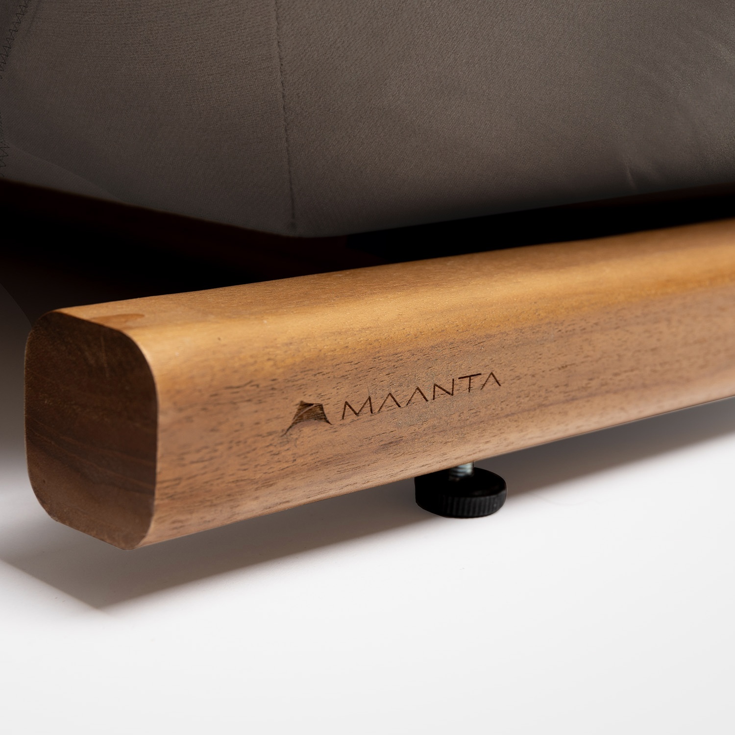 Tuga: Teak sun lounger Unique Nautical Design Tuga: Teak sun lounger Unique Nautical Design