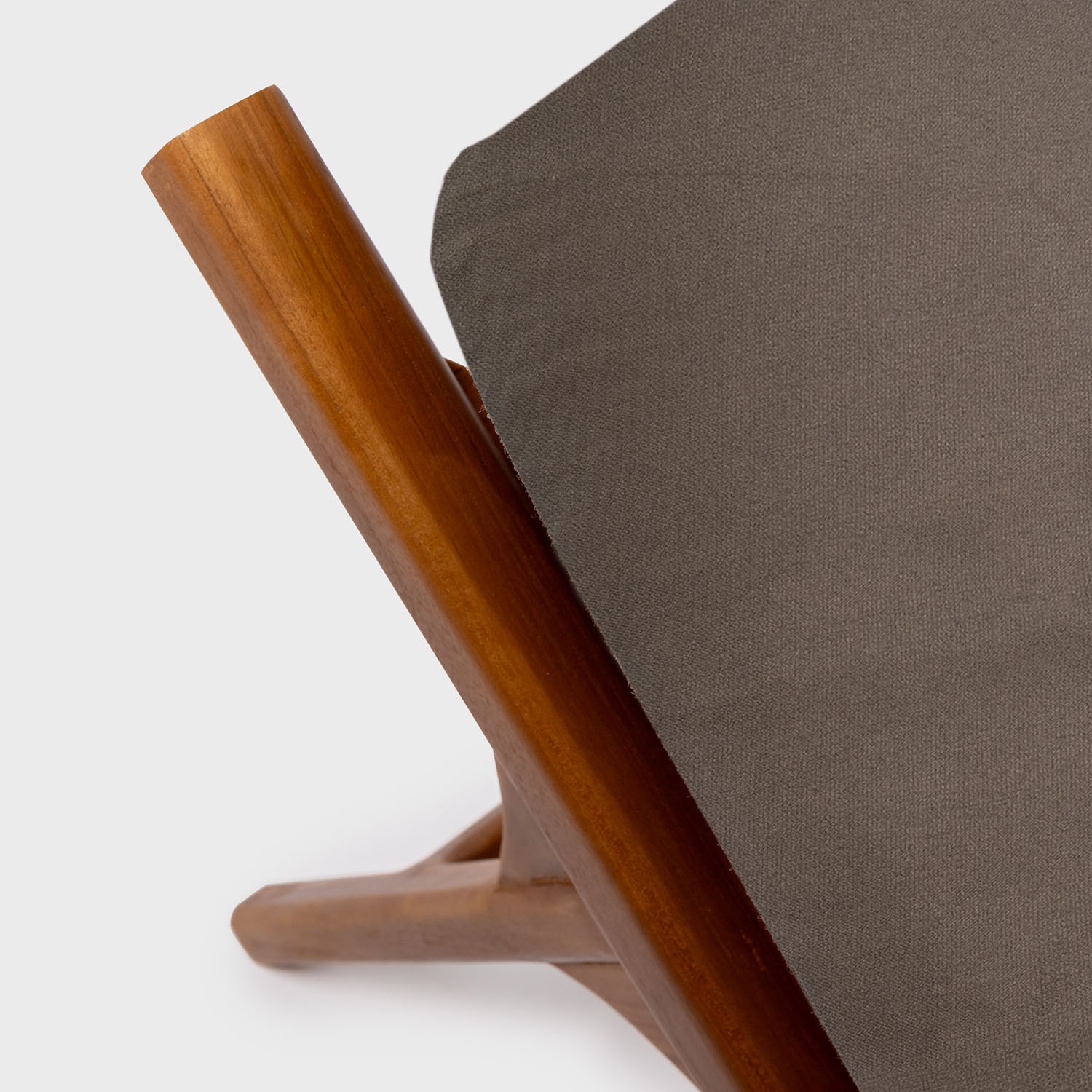 Tuga: Teak sun lounger Unique Nautical Design Tuga: Teak sun lounger Unique Nautical Design