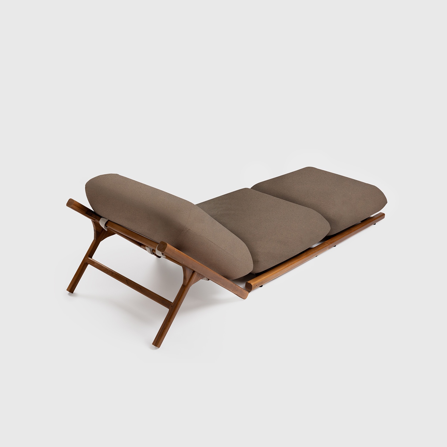 Tuga: Teak sun lounger Unique Nautical Design Tuga: Teak sun lounger Unique Nautical Design