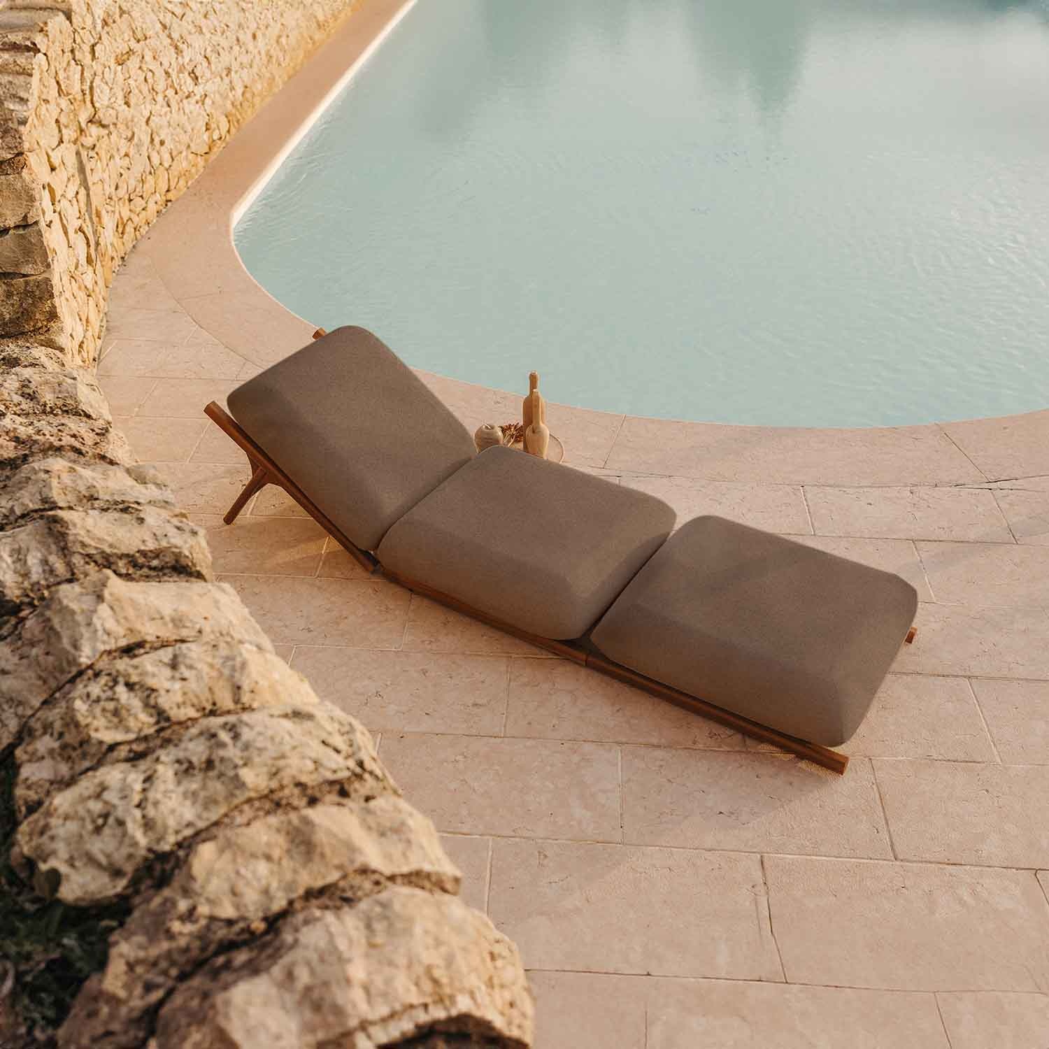 Tuga: Teak sun lounger Unique Nautical Design Tuga: Teak sun lounger Unique Nautical Design