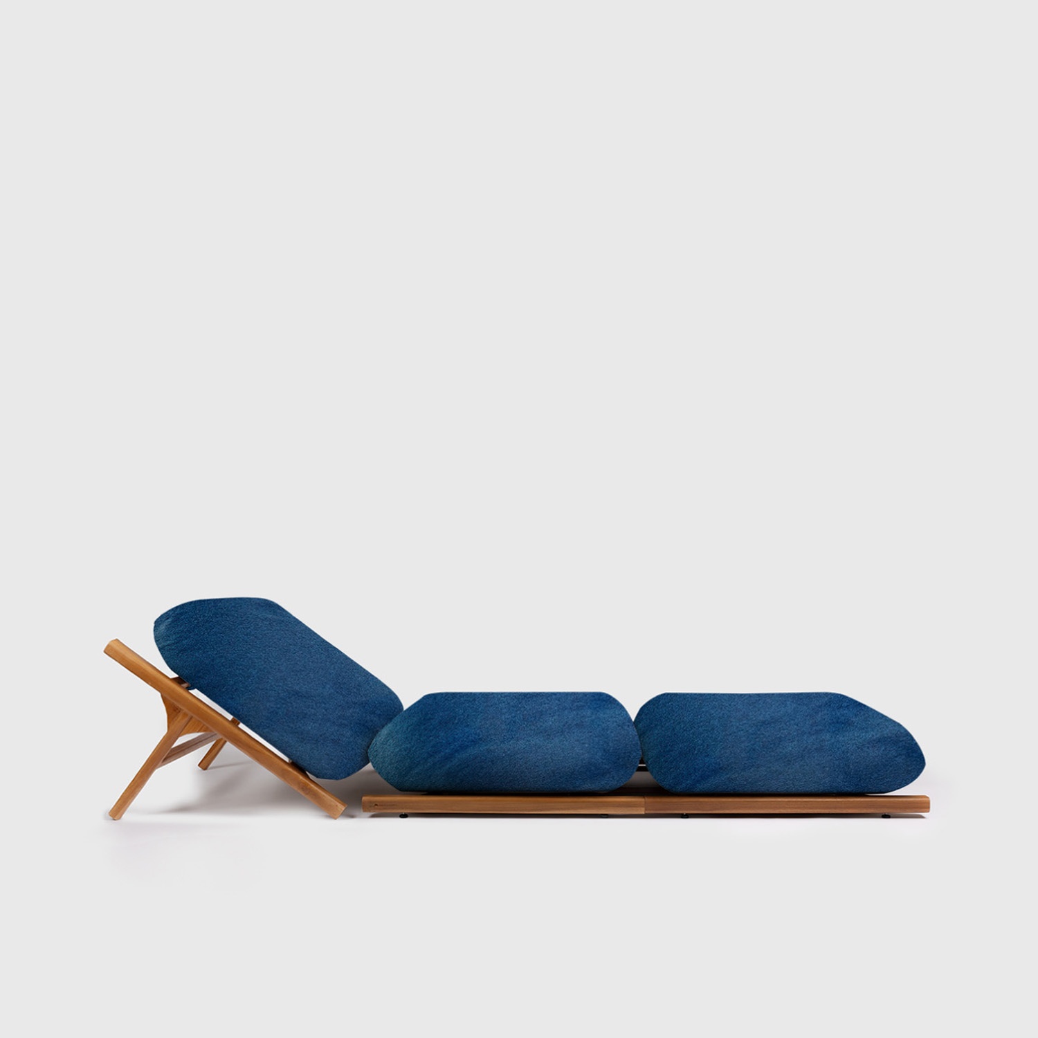 Tuga: Teak sun lounger Unique Nautical Design Tuga: Teak sun lounger Unique Nautical Design