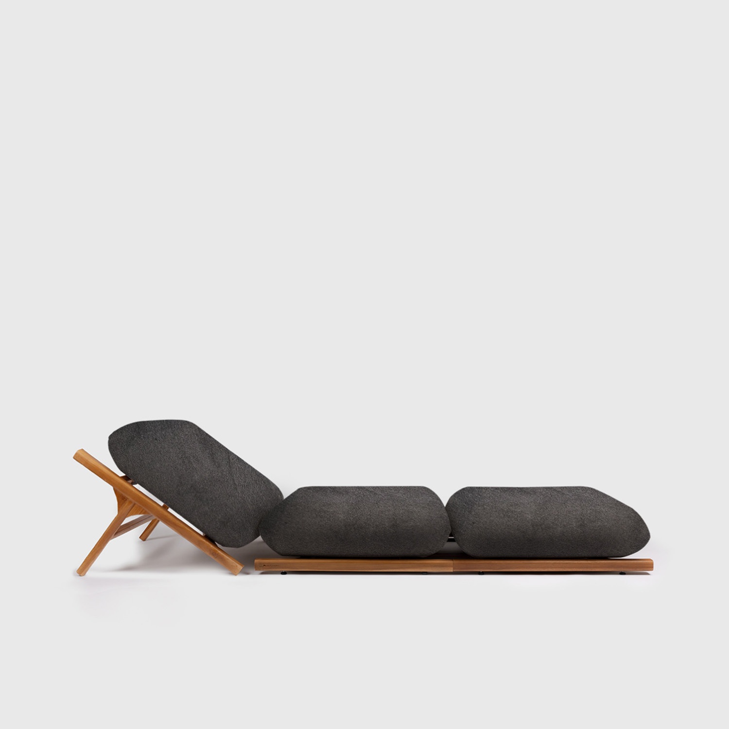 Tuga: Teak sun lounger Unique Nautical Design Tuga: Teak sun lounger Unique Nautical Design