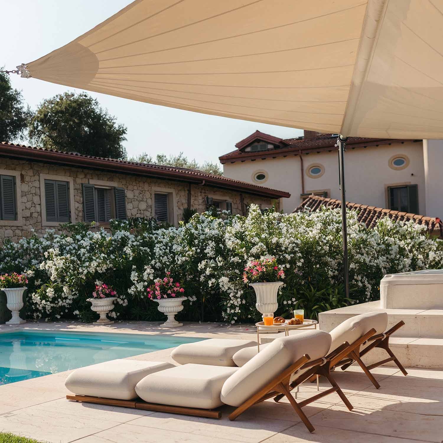 Tuga: Teak sun lounger Unique Nautical Design Tuga: Teak sun lounger Unique Nautical Design