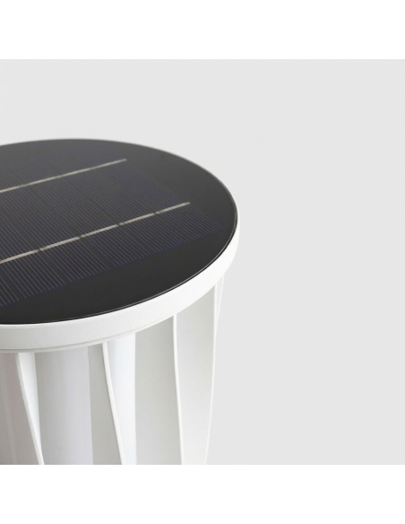 Helira: Modern Solar Light for Garden