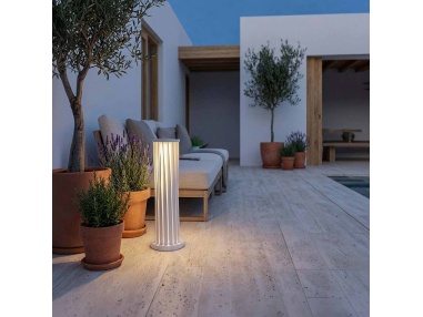 Helira: Modern Solar Light for Garden