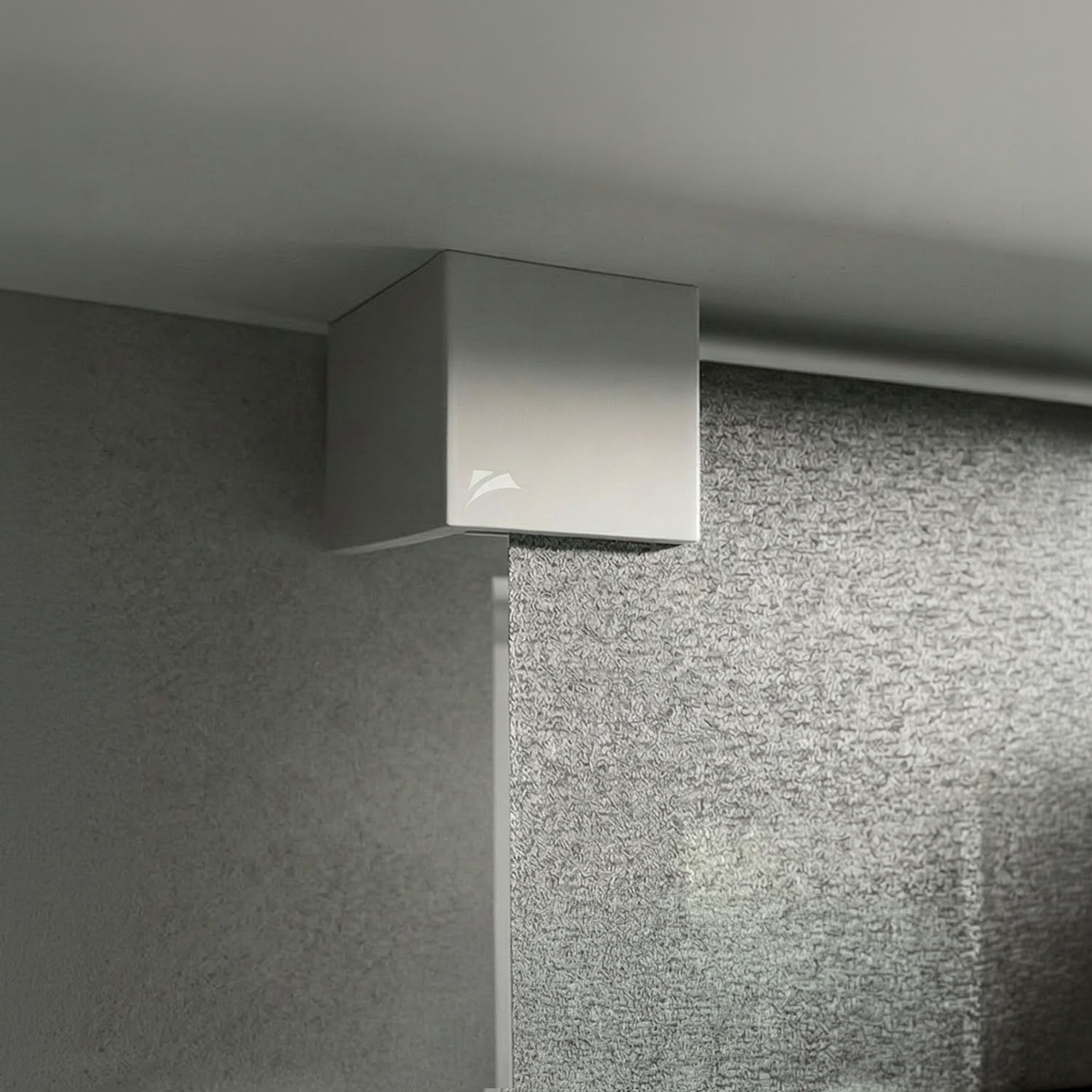 Recta: Roller Shade with Geometric Design Plate