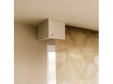Kyma: Roller Shade with Wavy Design Plate