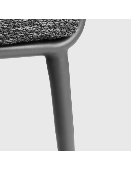 Mitara: Outdoor Dining Armchair in Solution-Dyed Fabric