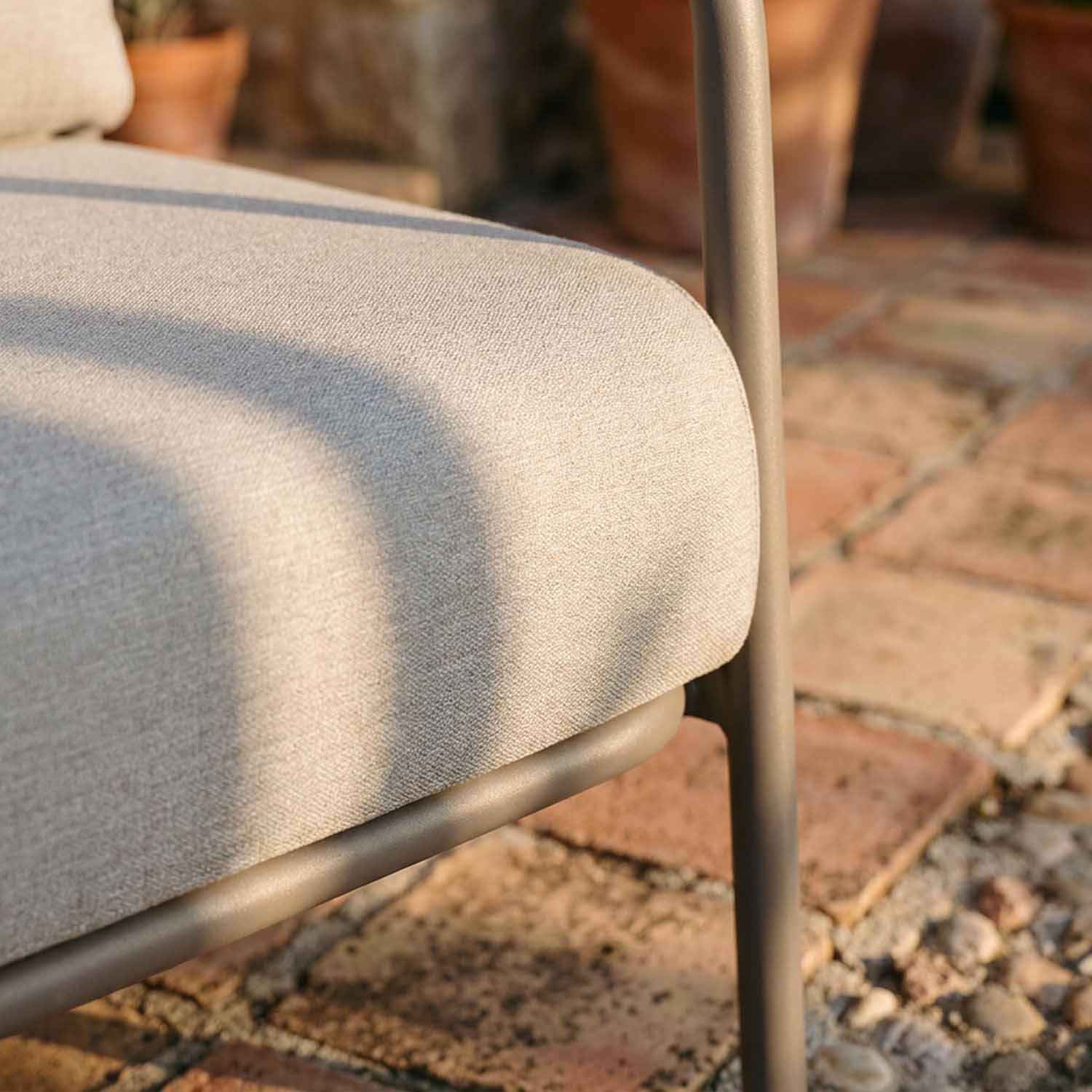 Extra-thick cushions with rounded profile