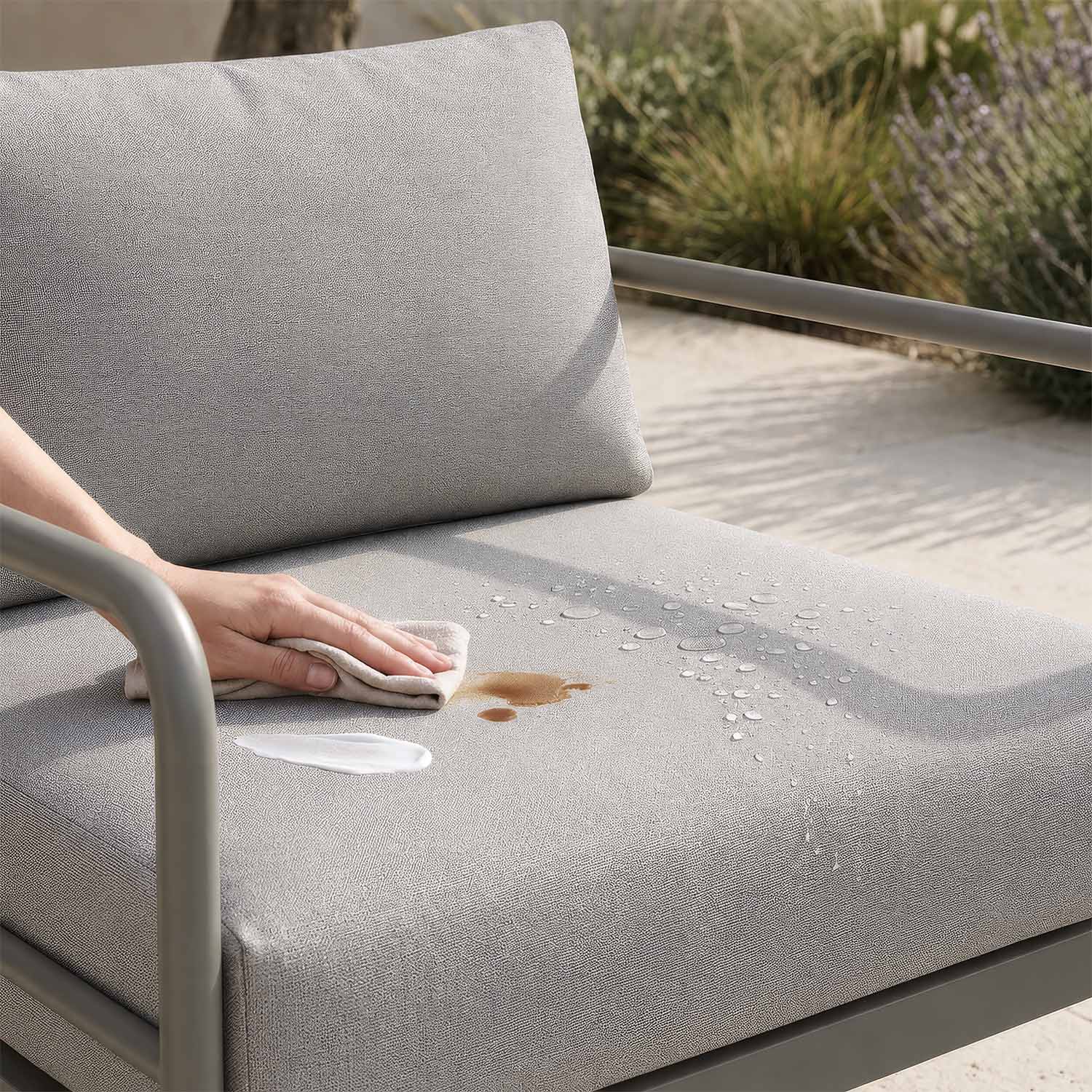 Olefin fabric: resistant to sun, water and stains