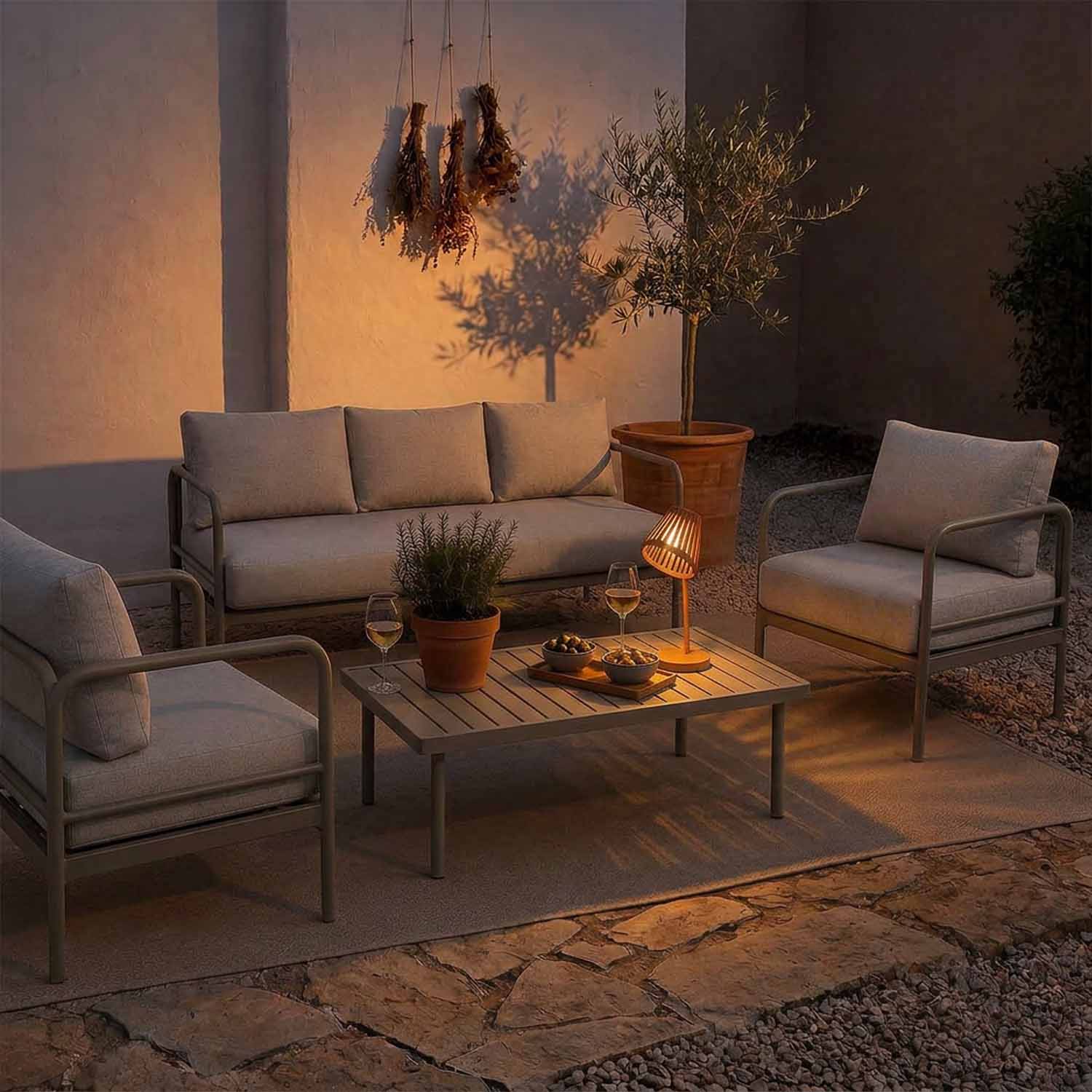 Outdoor and indoor, the same set