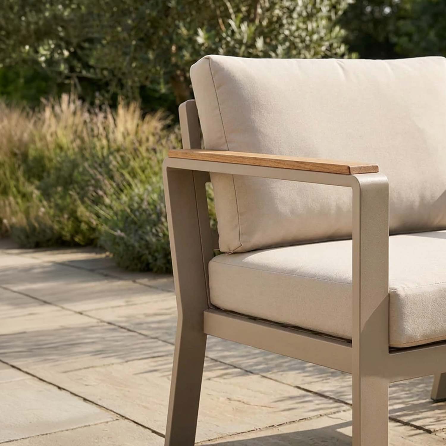 Powder-coated aluminium