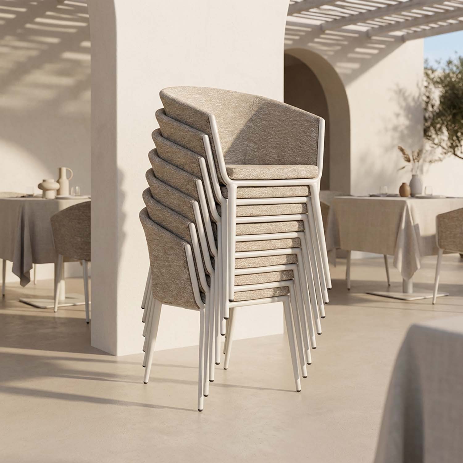 Stackable up to 9 pieces
