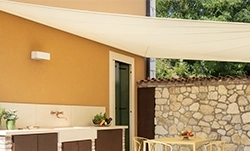 SHADE SAIL WITH WALL PROFILE